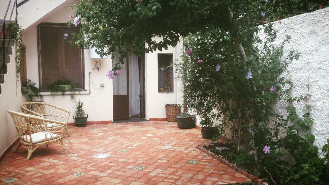Guest House Le Ginestre Dell'Etna Belpasso Exterior photo